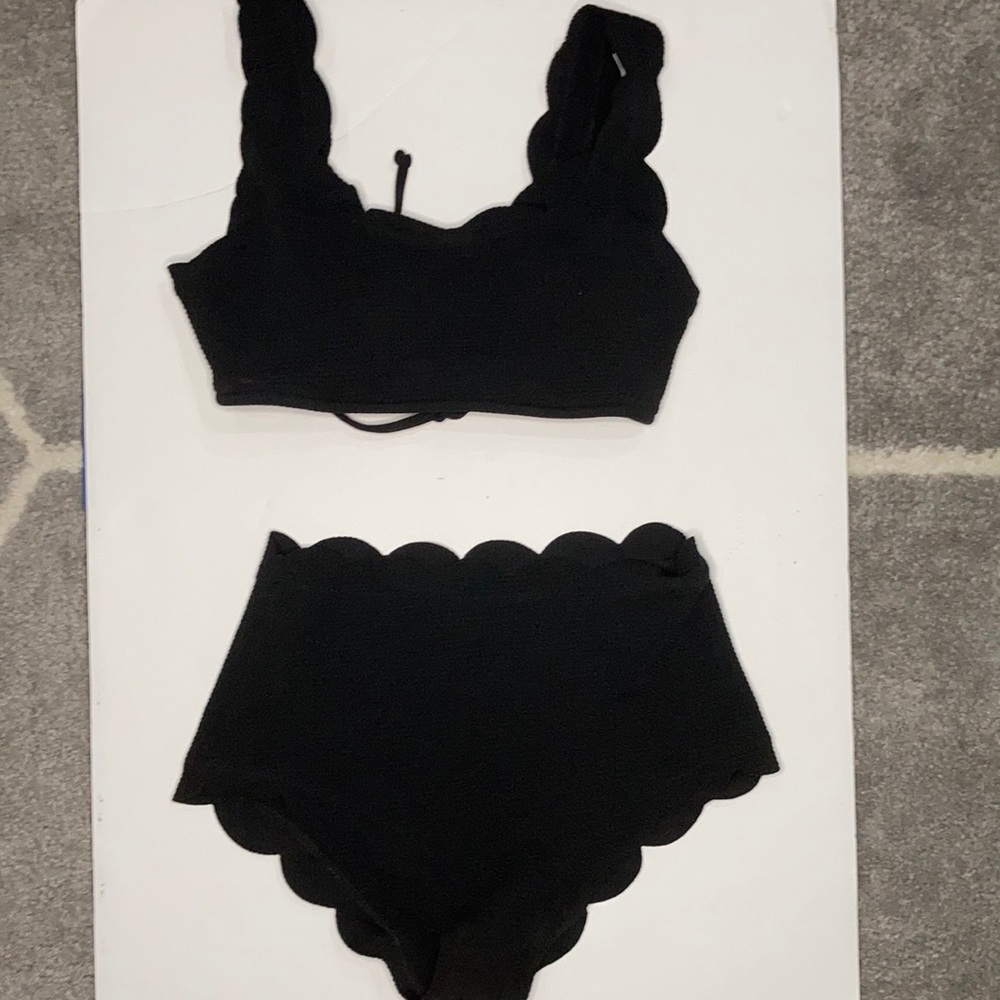 Amazon Essentials Two Piece Bathing Suit (Size S)